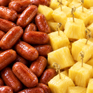 CLASSIC COCKTAIL SAUSAGE & FRESH PINEAPPLE PLATTER | 經典菠蘿腸仔拼盤