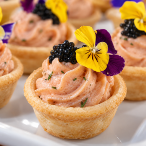 SMOKED SALMON MOUSSE WITH FISH ROE TART | 煙三文魚慕絲魚子撻